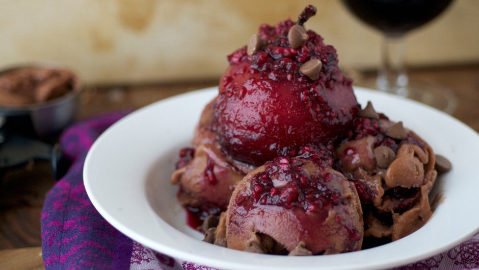 Poached pears with raspberry sauce 2