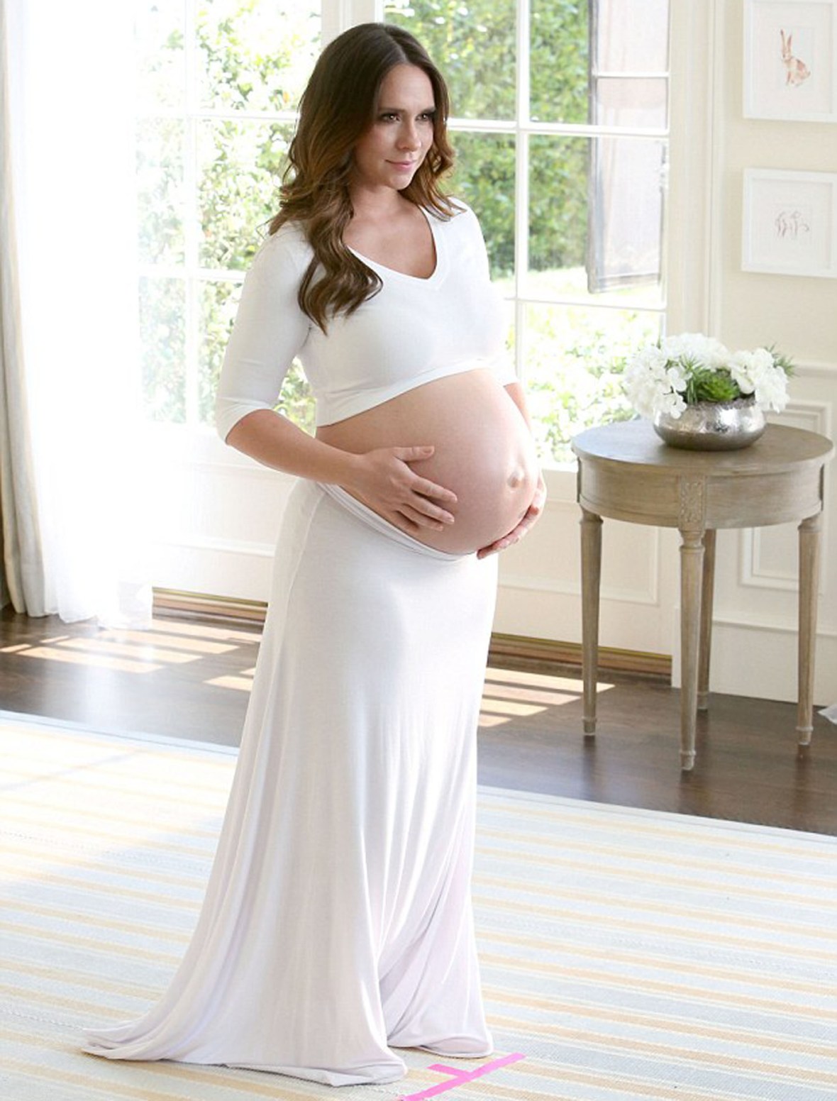 Pregnant Jennifer Love Hewitt Bares Her Baby Bump in New Ad Campaign