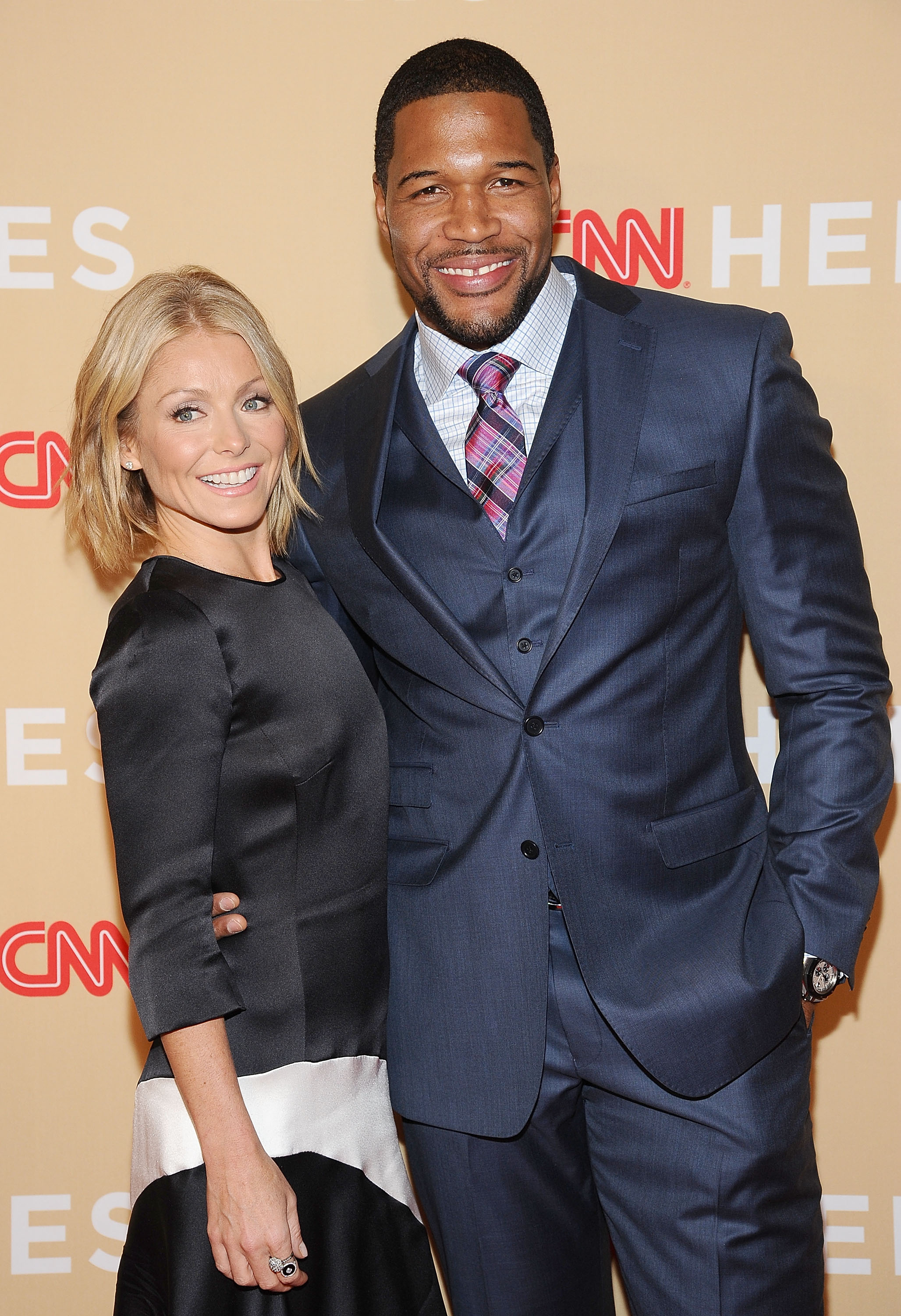 Kelly Ripa And Michael Strahan Accidentally Give Away A Trip On Live