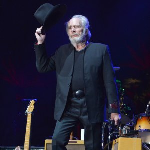 Country Icon Merle Haggard Hospitalized for Pneumonia - Closer Weekly ...