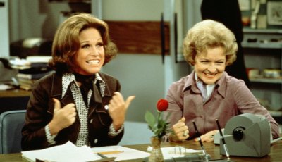 betty white mary tyler moore getty images