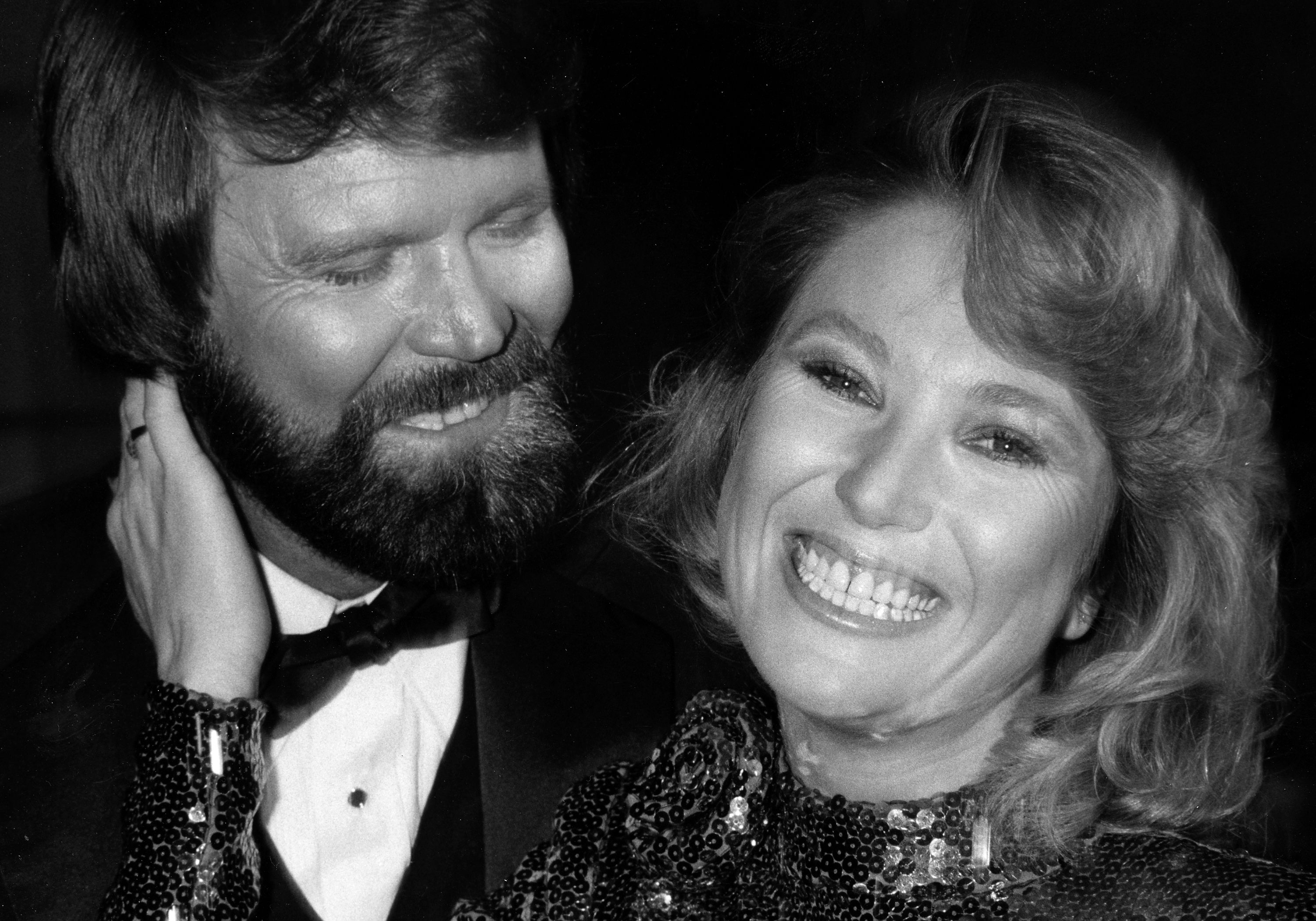 Tanya Tucker Writes Emotional Tribute to Glen Campbell Following ...