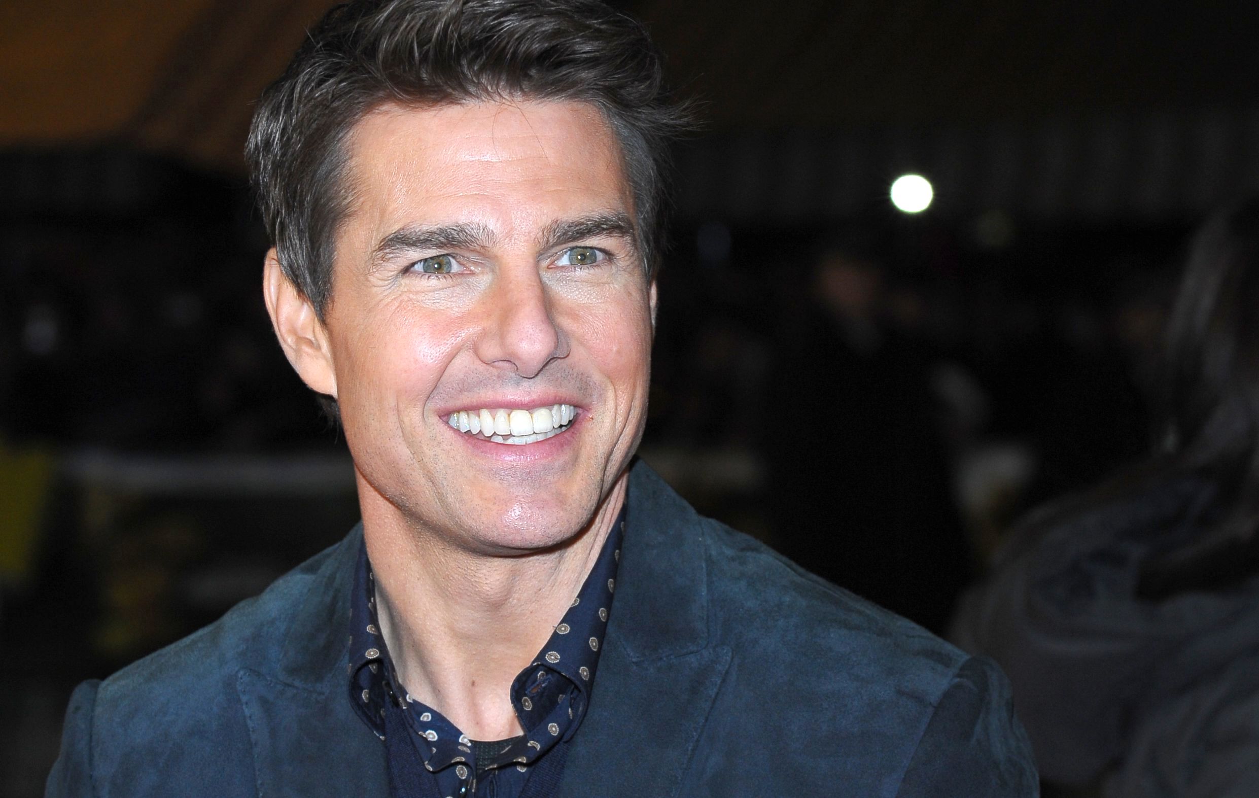 Tom Cruise Teeth: Story Behind Actor'S Smile, Middle Tooth