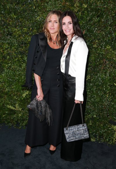 jennifer aniston and courteney cox getty images