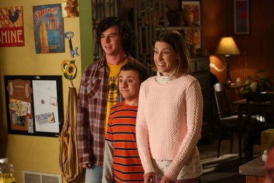 the middle cast