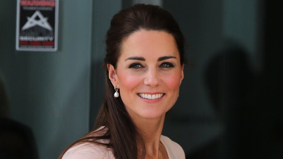 kate-middleton-apparently-always-carries-these-4-items-in-her-bag-take-a-look