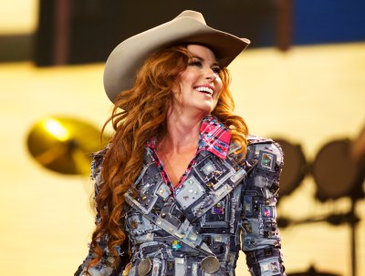 shania-twain-just-revealed-she-once-peed-while-onstage