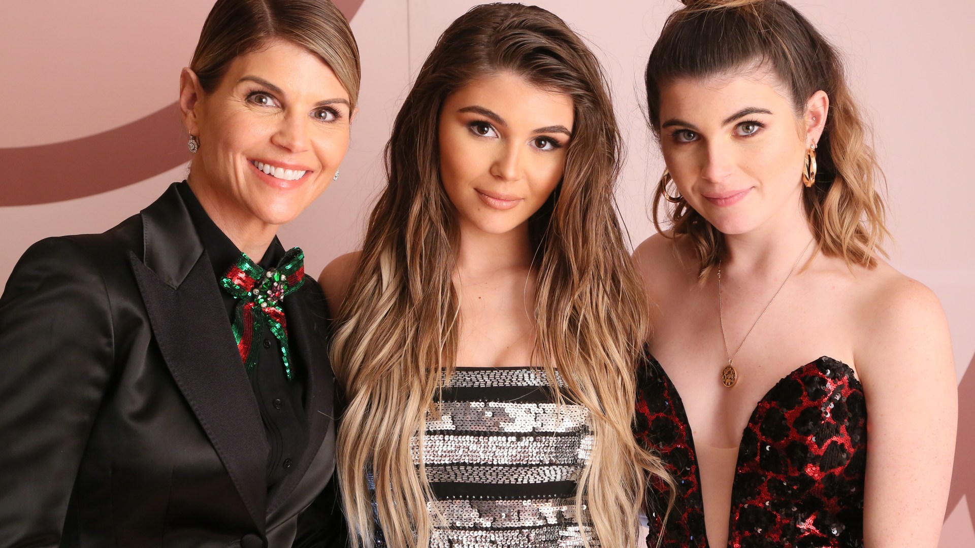 Lori Loughlins Daughters Look All Grown Up And Stunning In New Photos