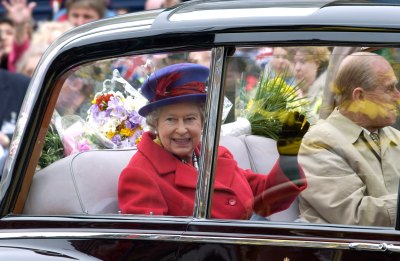 Queen Elizabeth In Car Waving