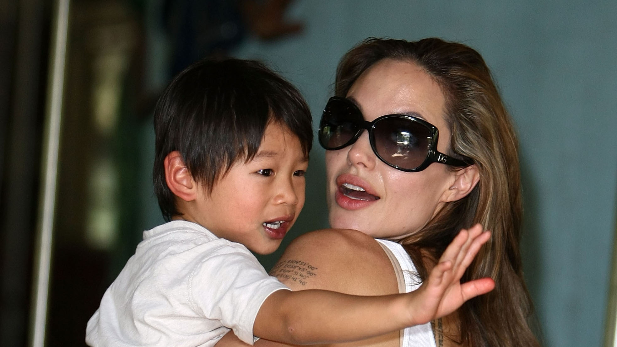 Angelina Jolie: Viet Mom