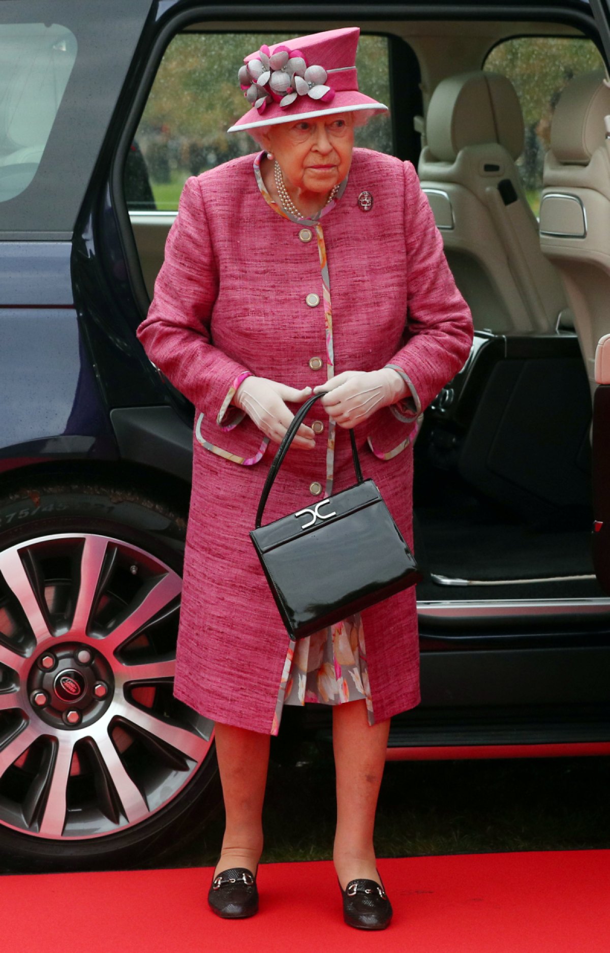 collection queen elizabeth handbag