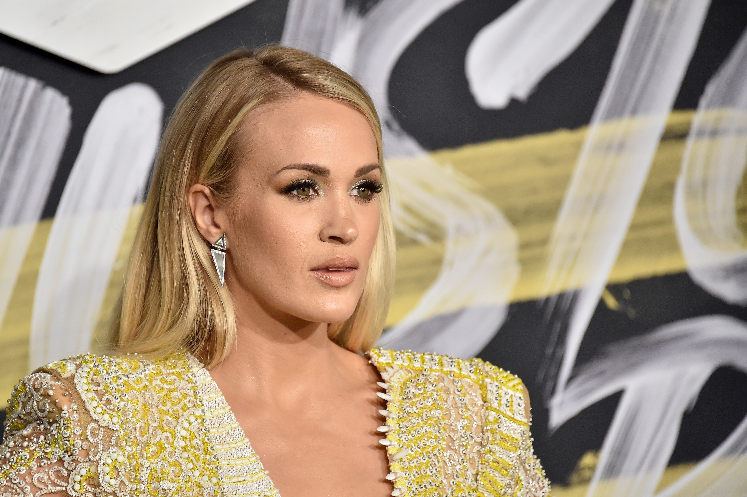 Carrie Underwood Reveals 'Rookie' Mom Mistake & Thanks Stranger