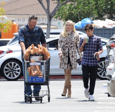 Gwen Stefani and Blake Shelton are all smiles as they make a grocery run at Ralphs on Easter Sunday
