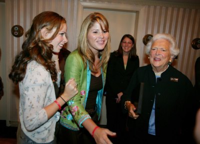 Jenna Bush and Barbara Bush (L), the twin daughters of President George W. Bush, stand near their grandmother former first lady Barbara Bush 