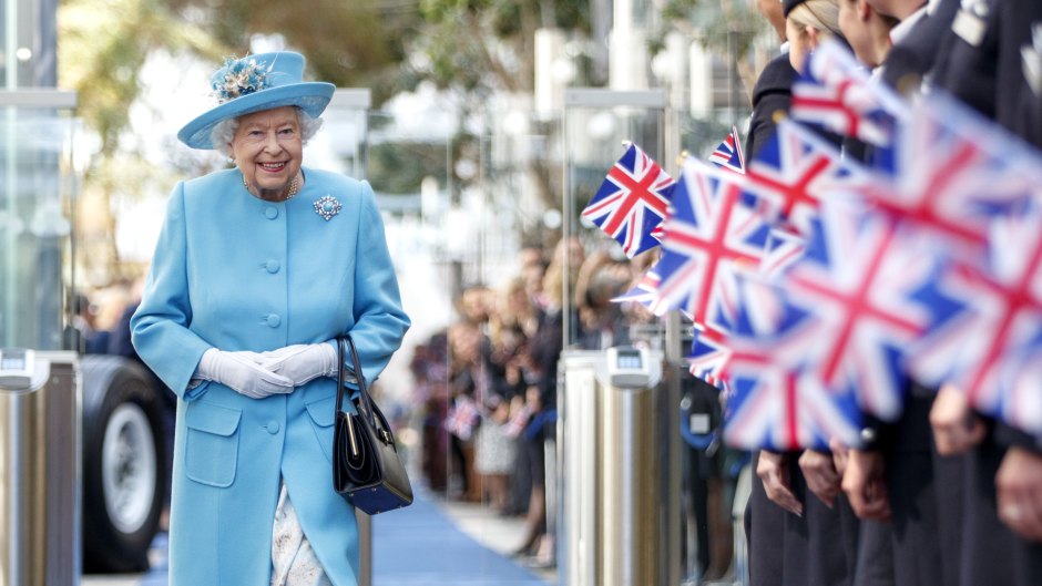 queen-elizabeth-visits-british-airways-to-mark-the-centenary-year