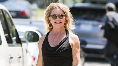 goldie-hawn-spotted-out-and-about-in-los-angeles-california