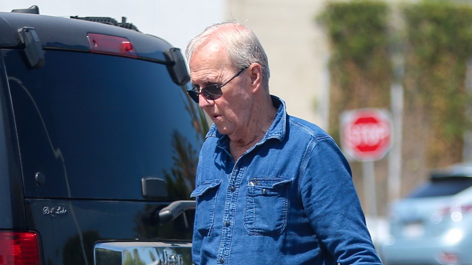paul-hogan-spotted-shopping-whole-foods-los-angeles7
