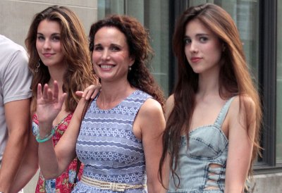 Andie MacDowell Rainey Qualley Margaret Qualley