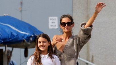 Katie Holmes and Daughter Suri Cruise Hail Cab in NYC: Photos | Closer ...