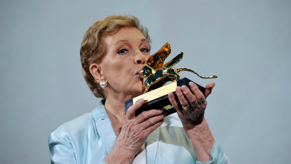 julie-andrews-recieves-golden-lion-Lifetime-Achievement-Award-Venice-Film-Festival