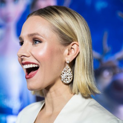 Kristen Bell Posing at the 'Frozen 2' Premiere, Actress Admits She Had to Tell Her Daughters a Lie to Prevent Spoilers