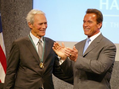 clint-Eastwood-Arnold-Schwarzenegger-skiing