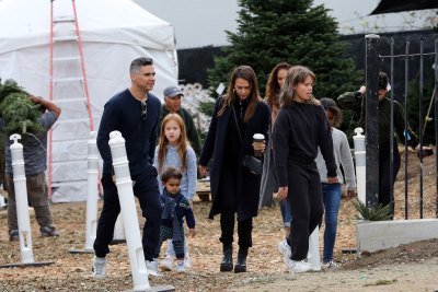 Jessica Alba and Cash Warren go Christmas tree shopping with the family