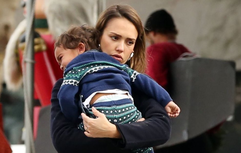 Jessica Alba and Cash Warren go Christmas tree shopping with the family