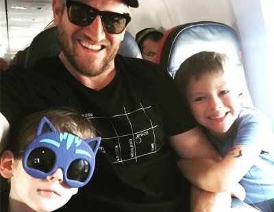 Curtis Stone Wearing Sunglasses With His 2 Kids