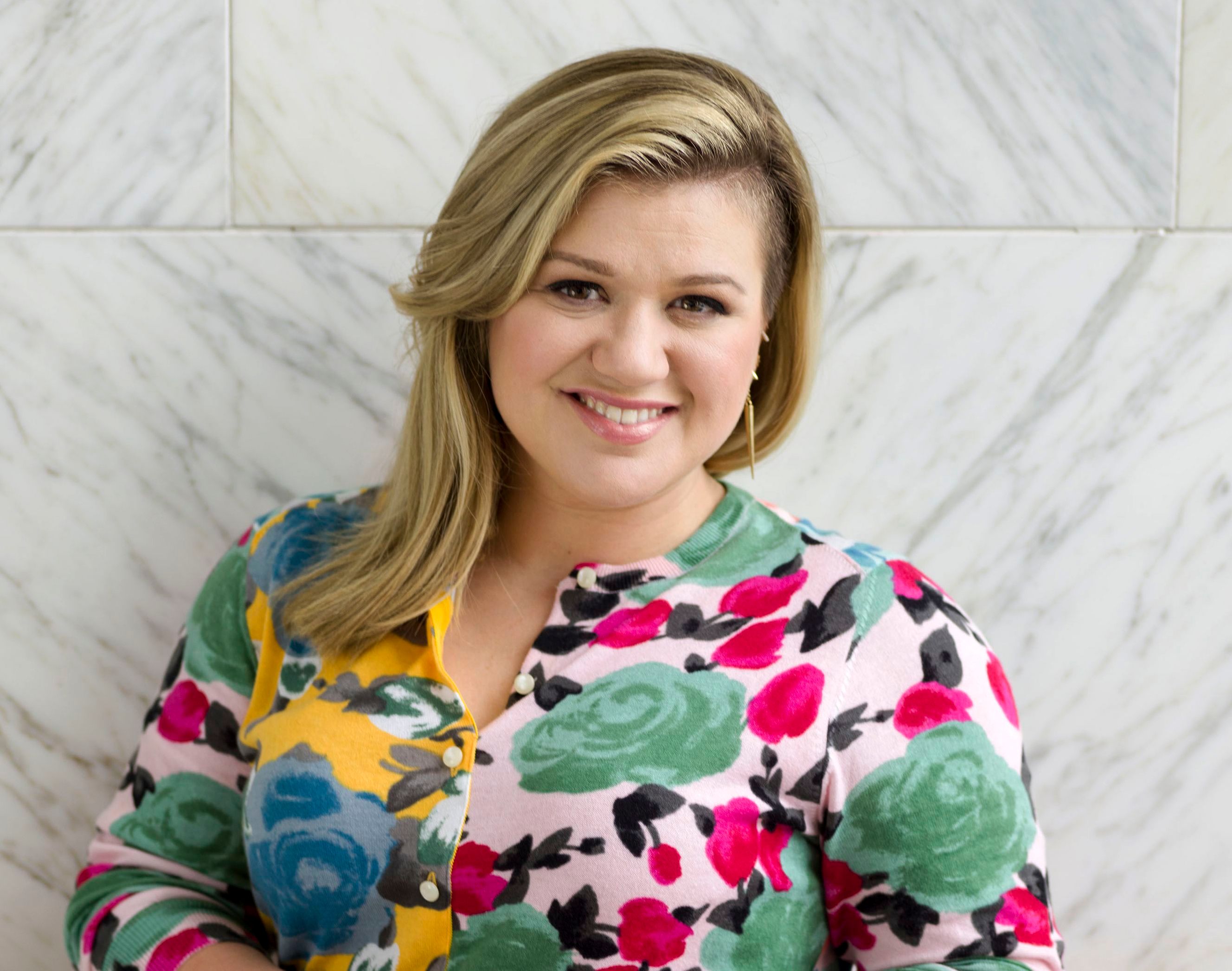 Kelly Clarkson's Hair: Singer Debuts 'Fabulous' New Hairstyle
