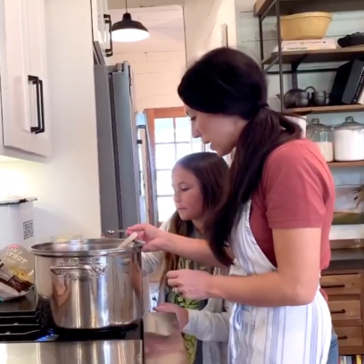 joanna-gaines-daughter-emmie-cooking