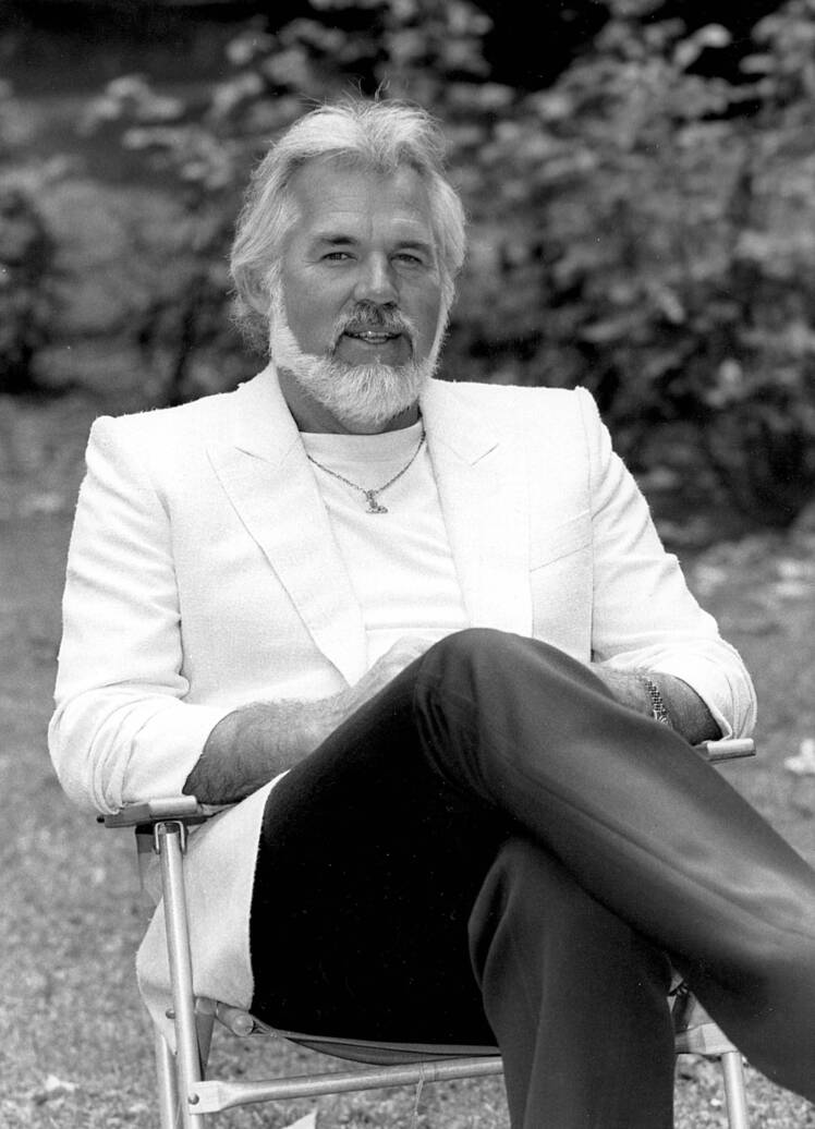 Kenny Rogers Was Survived By His Five Kids His Wife Heavy Com