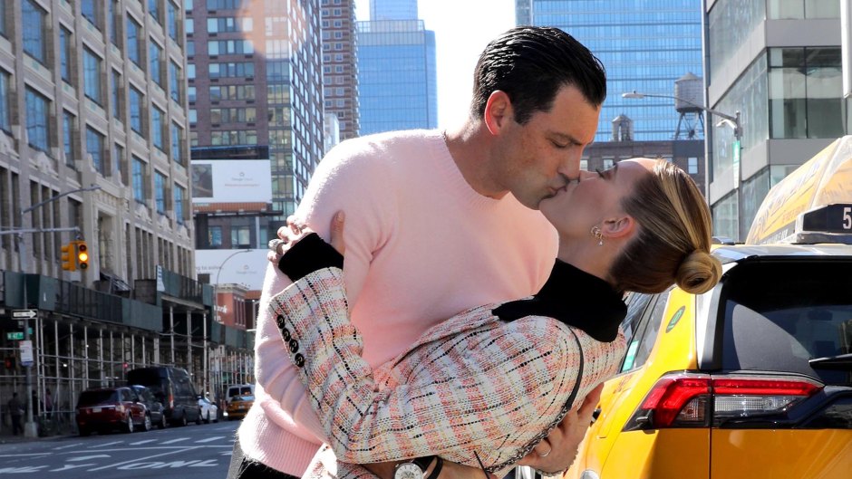 Peta Murgatroyd and Maksim Chmerkovskiy Kiss in Times Square