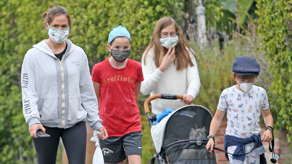 Jennifer Garner and Kids Wear Face Masks on Walk Amid Coronavirus