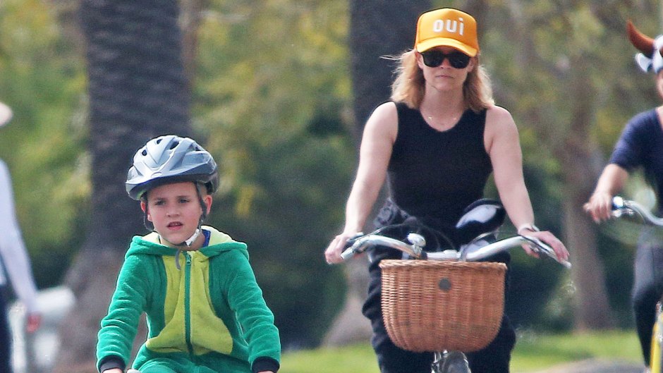Reese Witherspoon out and about, Los Angeles - 31 Mar 2020