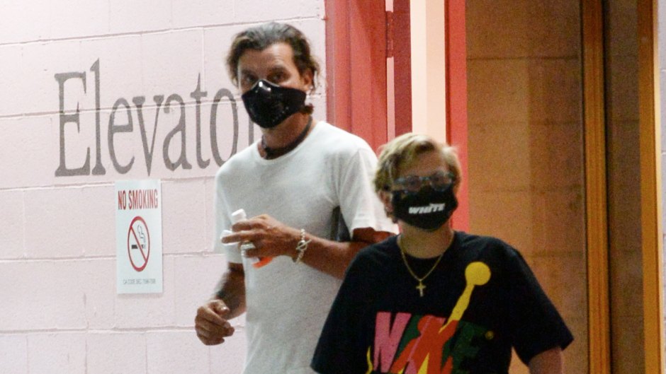 gavin-rossdale-and-son-zuma-spotted-wearing-face-masks-on-outing