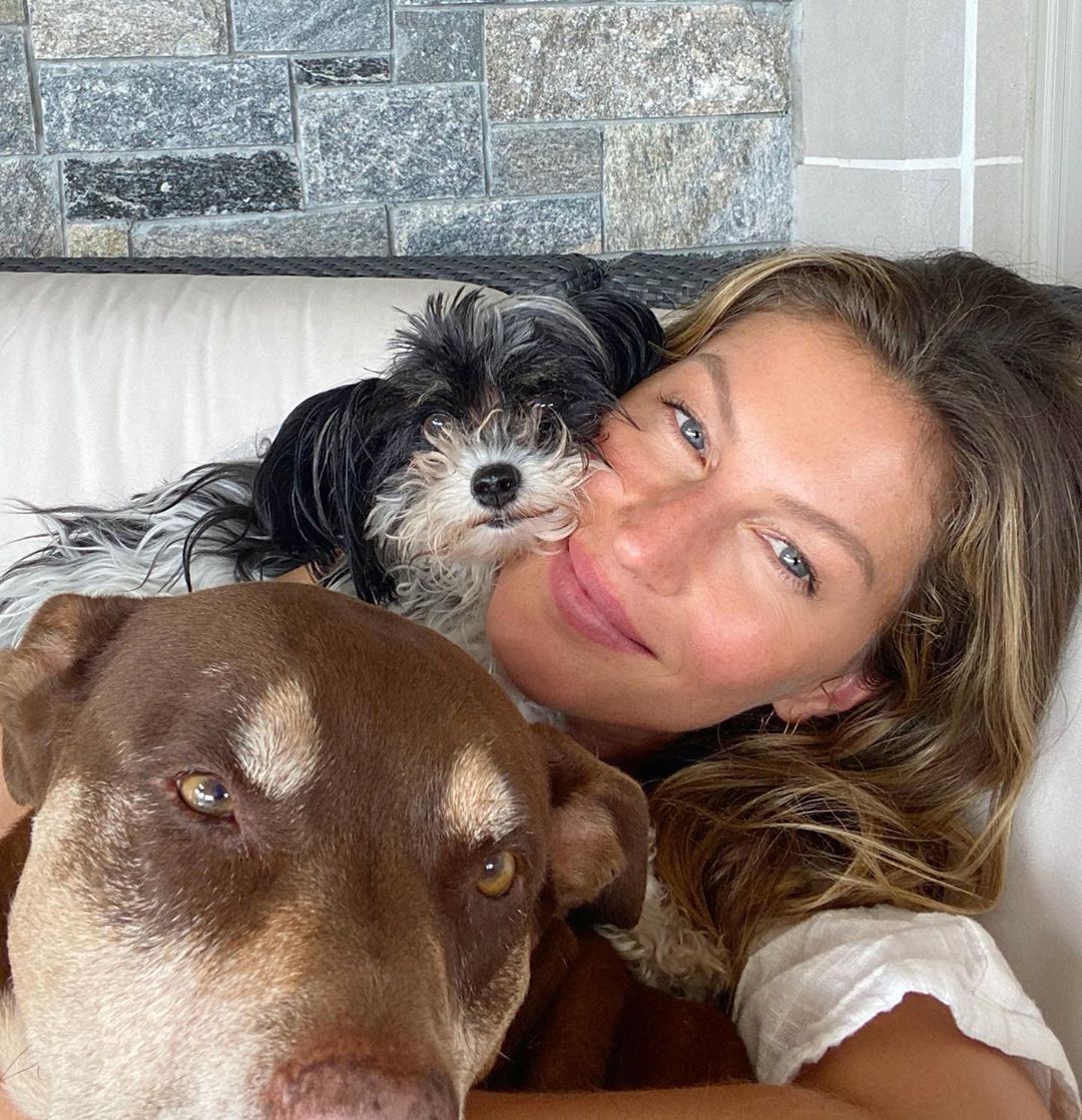Gisele Bundchen Shares Beautiful Makeup-Free Selfie With Her Dogs