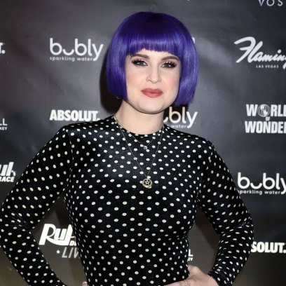kelly-osbourne-shows-off-her-purple-and-blue-hair-in-quarantine