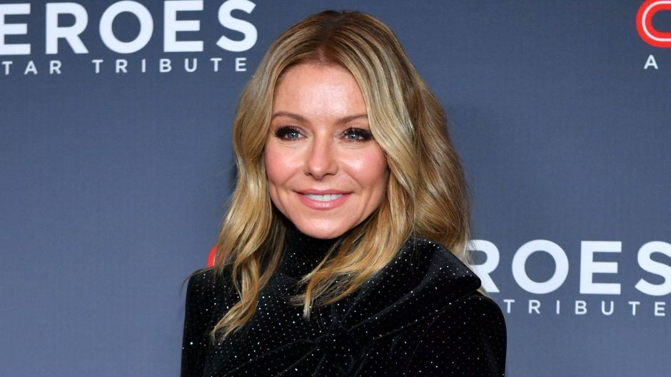 kelly-ripa-covers-her-gray-roots-with-hair-clips-in-quarantine