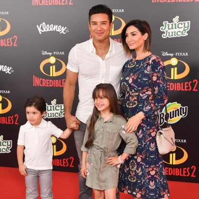 mario-lopez-and-wife-courtney-enjoy-pool-time-with-their-3-kids