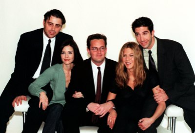Cast Of Television Programme Friends In London To Film A Special Of The Us Sitcom. (l-r) Matt Le Blanc Courteney Cox Matthew Perry Jennifer Aniston And David Schwimmer.
