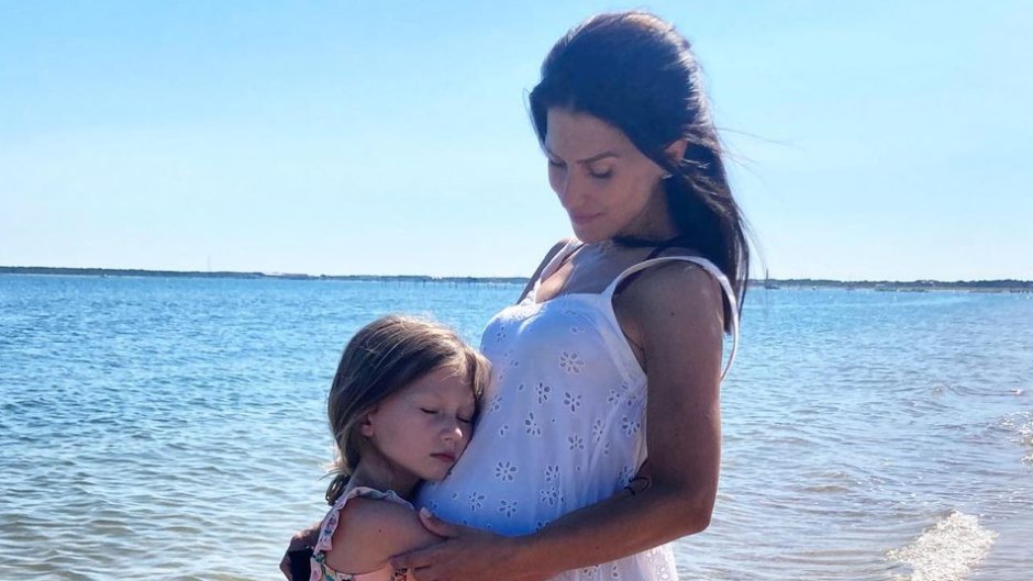 hilaria-baldwin-shares-breastfeeding-photo-daughter-carmen-took