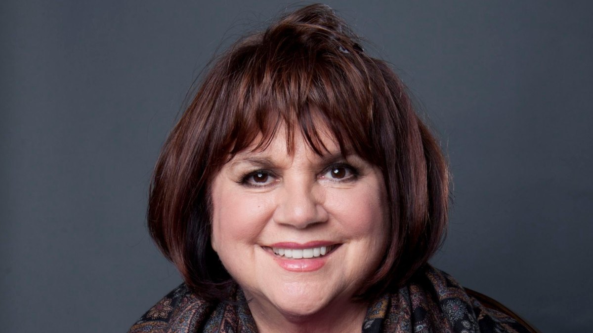 Does Linda Ronstadt Have Kids? Meet Her 2 Adopted Children | Closer Weekly
