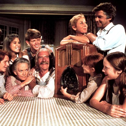 the-waltons-cast-is-like-extended-family-after-50-years
