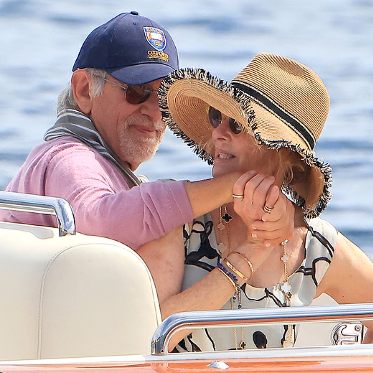 Signal Anvendt præambel Steven Spielberg, Wife Kate Capshaw Seen on Rare Outing: Photos