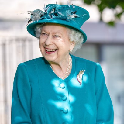 queen-elizabeth-is-dedicated-to-the-royal-family-after-70-years05