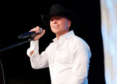 Kenny Chesney's Love Life Inspires His Songs! See If the Country Star Is Married or Has Kids