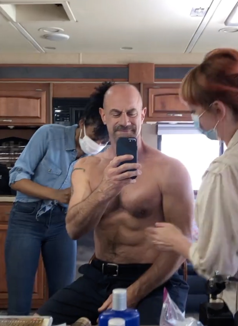 Chris Meloni Shirtless Photos His Physique Exercise Details 2