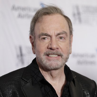 Neil Diamond arrives on the red carpet at the Songwriters Hall of Fame Awards