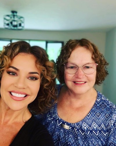 Robin Meade poses for selfie with her mom